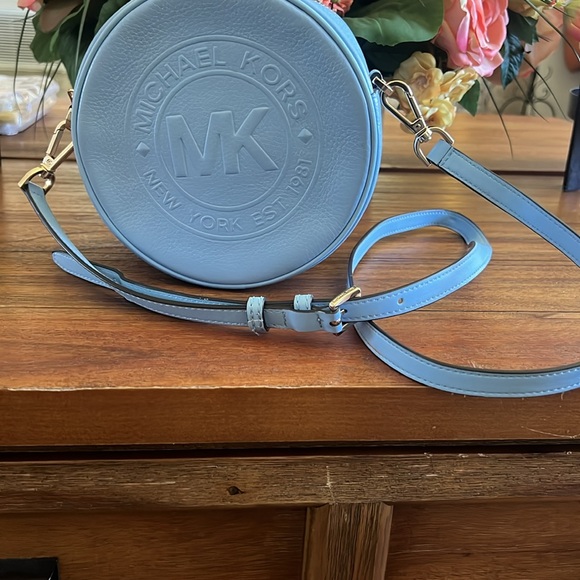 Brandnew Michael kors purse!!! Is beautiful blue medium size. - Picture 5 of 5